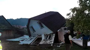 Harghita: O butelie a explodat într-o locuinţă din Praid, două victime la spital