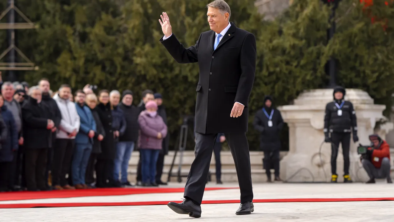 Klaus Iohannis a părăsit Palatul Cotroceni. Ilie Bolojan a preluat mandatul de preşedinte interimar. Ultimele cuvinte ale lui Iohannis înainte de a pleca spre Sibiu