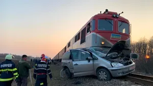 Accident feroviar în Dolj, după ce un şofer a forţat trecerea căii ferate. Poliţiştii au deschis dosar penal 