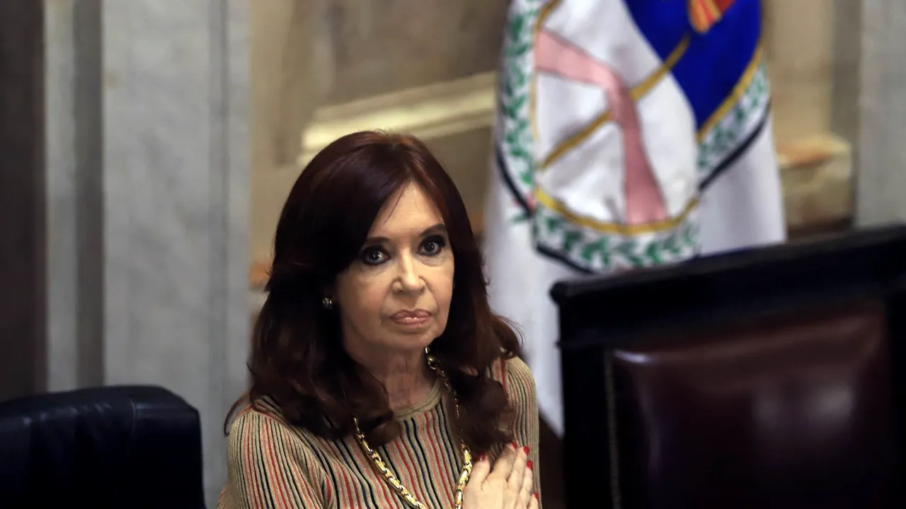 Cristina Fernández, fostul preşedinte al Argentinei, condamnată la închisoare pentru corupţie