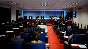 Bugetul Capitalei, aprobat cu aproximativ 80 de modificări. Consilierii PDL au părăsit sala înainte de vot