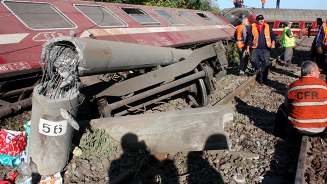 O locomotivă a lovit o garnitură formată din mai multe cisterne pline cu motorină, la Arad / Mecanicul locomotivei şi şeful de tren erau băuţi - VIDEO