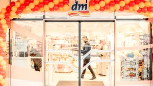 (P) Retailerul dm drogerie markt a înregistrat o creştere cu 31,7% a cifrei de afaceri