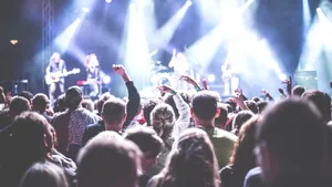 Netflix va transmite în direct concertul unei trupe celebre care revine pe scenă după patru ani