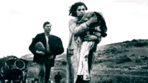 Grecia presează Germania să îi plătească presupusele datorii de 279 miliarde euro. Clipul difuzat în mijloacele de transport în comun - VIDEO