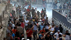 Violenţe în Irak: Zeci de protestatari au fost ucişi după ce forţele de securitate au folosit gaze lacrimogene şi au deschis focul - VIDEO