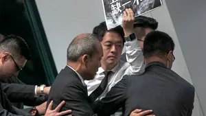 China anchetează doi deputaţi danezi acuzaţi că au ajutat un disident din Hong Kong