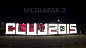 O instalaţie luminoasă care marchează Capitala Europeană a Tineretului, inaugurată la Cluj-Napoca - FOTO