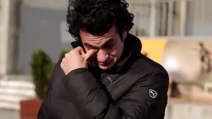 Reclamă şi experiment social emoţionant: Mai mulţi oameni au învăţat limbajul semnelor pentru a-i face o surpriză unui bărbat surd - VIDEO