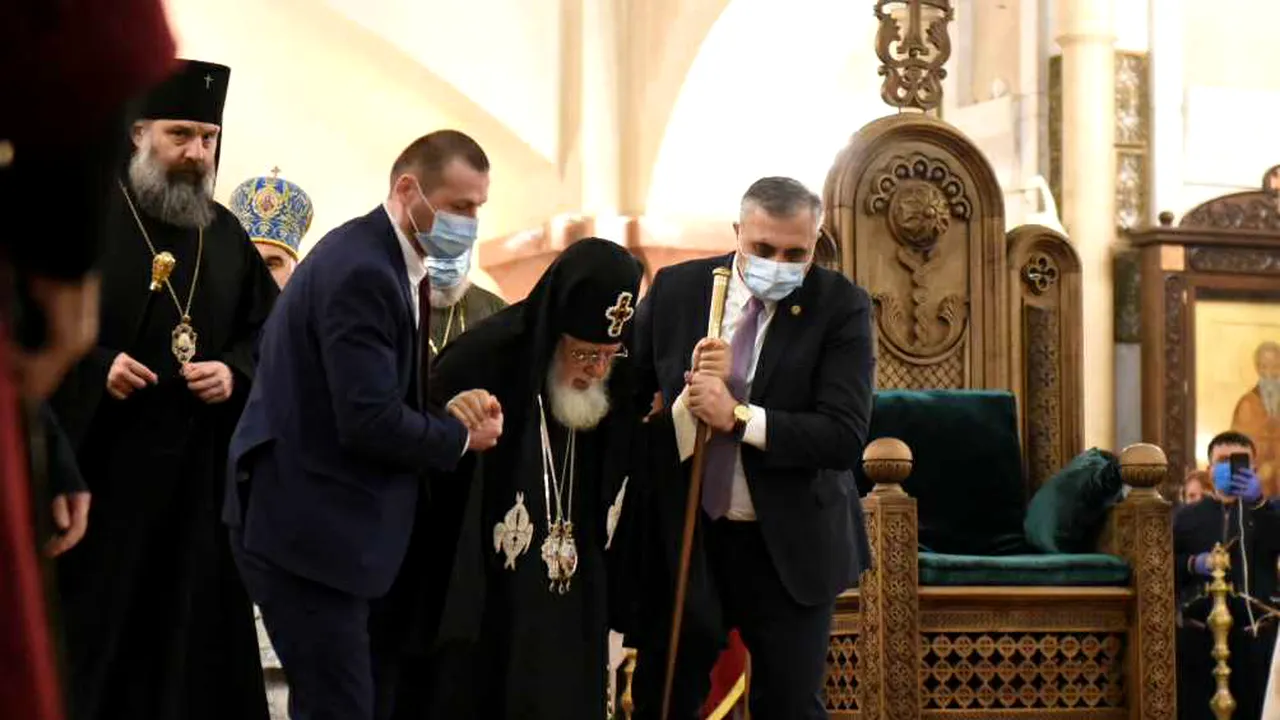 Paştele în timpul restricţiilor de coronavirus. Credincioşi, la slujba de Înviere în Georgia, în pofida apelului de a sta acasă | FOTO