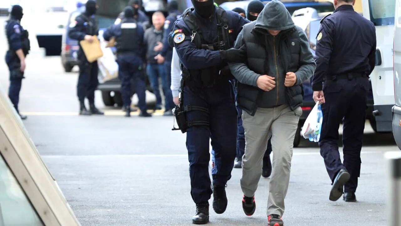 Arest preventiv pentru 10 membri ai clanurilor „Sportivii” şi „Cămătarii” cerut de procurorii DIICOT