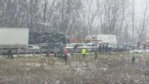 Accident în lanţ pe o autostradă din Statele Unite: Cel puţin trei morţi şi zeci de răniţi - FOTO, VIDEO