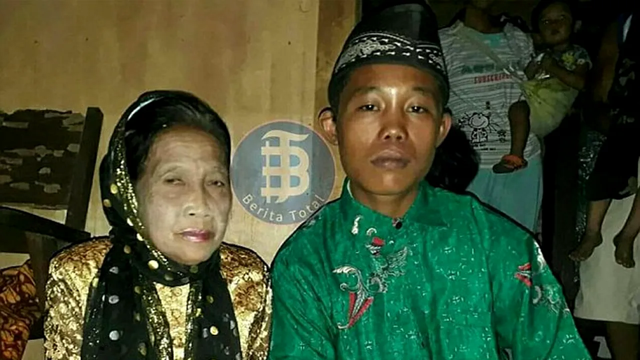Un adolescent de 16 ani din Indonezia s-a însurat cu o femeie de 71 de ani. Cei doi s-au îndrăgostit nebuneşte şi au ameninţat că se vor sinucide în cazul în care căsătoria lor va fi blocată