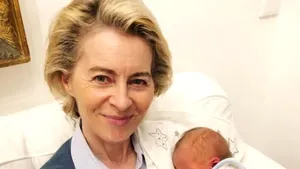 Mamă a 7 copii, Ursula von der Leyen a devenit bunică la 62 de ani 