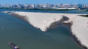China foloseşte o tehnologie de însămânţare a norilor pentru a opri secarea fluviului Yangtze 