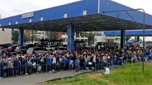 FOTO | Haosul de la Vama Nădlac continuă şi după ce au fost deschise alte 10 ghişee pentru verificarea documentelor