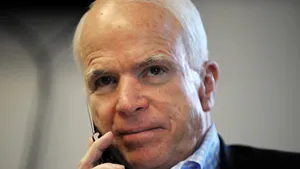 John McCain şi echipa lui de campanie au legături cu industria jocurilor de noroc