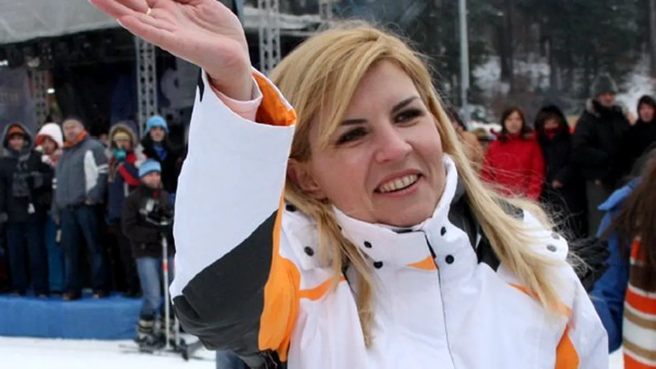 Elena Udrea şi-a serbat ziua de naştere în Poiana Braşov şi a primit cadou o machetă cu un schior