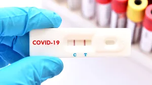 Persoanele care vor să afle dacă au COVID-19 se pot testa gratuit. Lista cu farmaciile care oferă teste rapide 