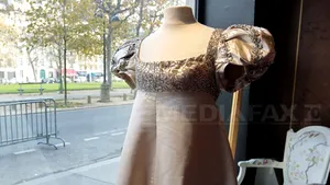 O rochie a împărătesei Joséphine, vândută la licitaţie cu 125.000 de euro