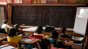 DECLARAŢIA ZILEI Discuţie între profesori la o şcoală specială din Capitală: Toţi batem la ei! Toate clasele de sus până jos