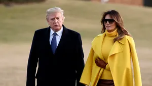 Donald Trump şi Melania, surprinşi PUBLIC într-o ipostază ce lasă loc de multe interpretări. IMAGINEA face înconjurul lumii