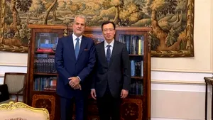 Noul ambasador al Chinei a fost primit de fostul premier Adrian Năstase la sediul Fundației Europene „Titulescu”