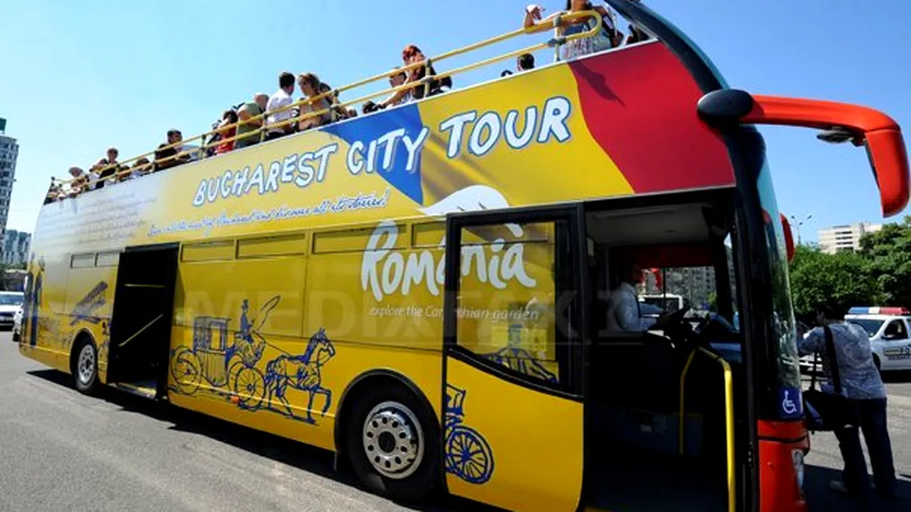 Primul traseu turistic din Capitală parcurs cu autobuze supraetajate, inaugurat în prezenţa Elenei Udrea - FOTO
