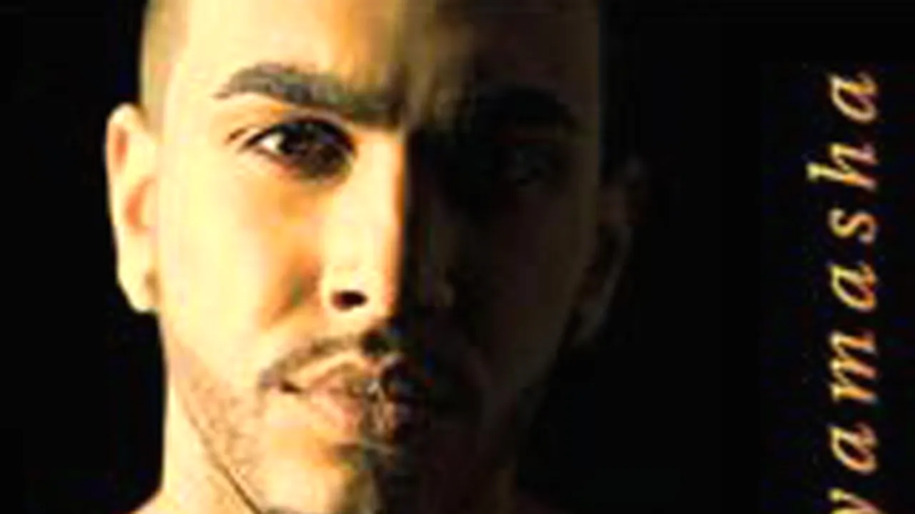 Alex cântă în deschiderea concertului susţinut de Shaggy