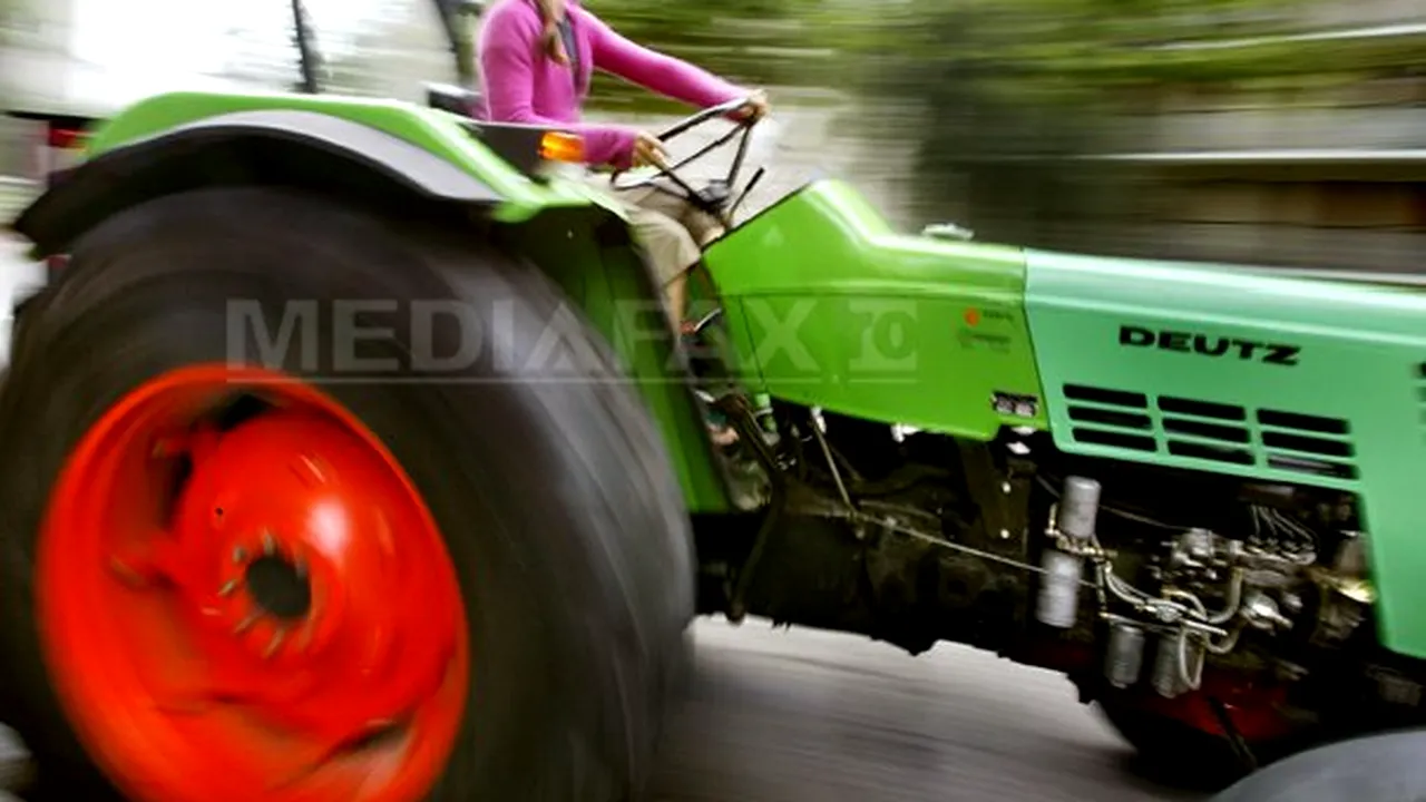 #JobInRomania - Salariile tractoriştilor pot ajunge şi la 1.000 de euro lunar, dar tinerii fug de astfel de meserii