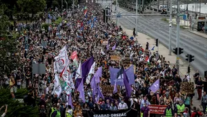 Solidaritate cu ziariştii. Mii de unguri au ieşit în stradă, după demisiile în masă de la Index, un popular site de ştiri din Ungaria  