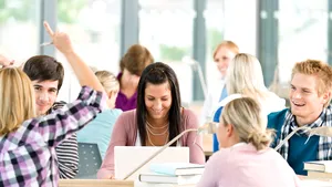 Târg educaţional: Cu 12% mai mulţi tineri şi-au depus dosarele pentru a studia în Marea Britanie