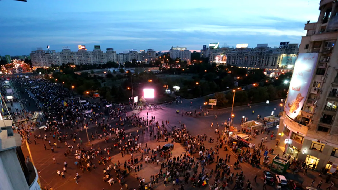 PROTESTUL faţă de proiectul Roşia Montană, la a 15-a zi: 10.000 de oameni au ieşit în stradă la Bucureşti - FOTO şi VIDEO