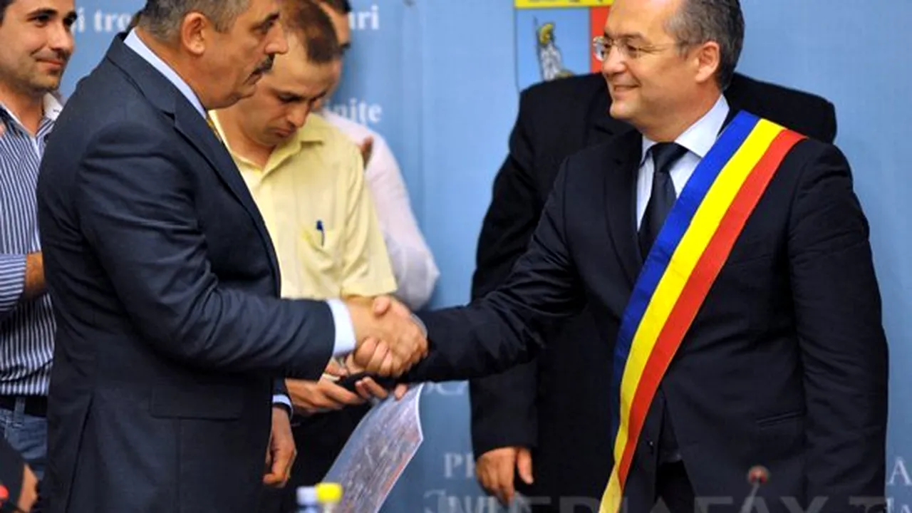 Emil Boc a depus jurământul ca primar în şedinţa de constituire a Consiliului Local Cluj-Napoca