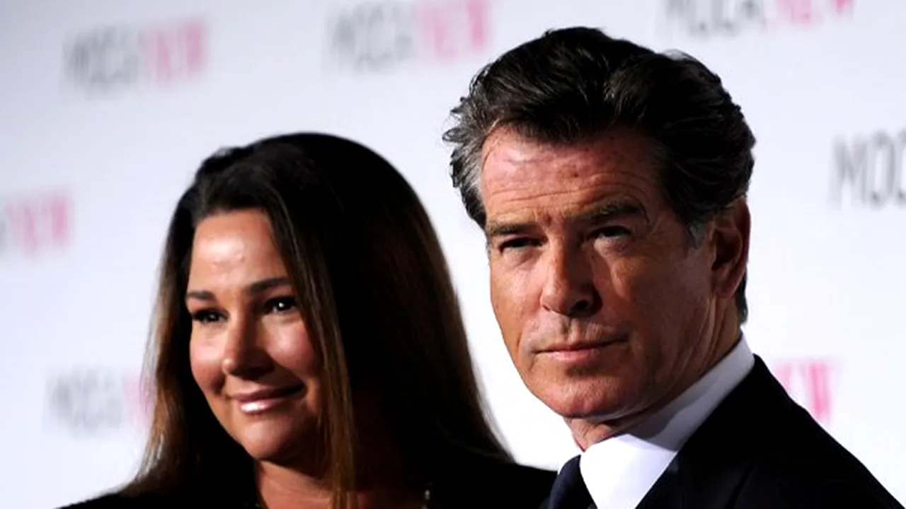 VEDETE cu relaţii de lungă durată - Pierce Brosnan şi soţia, împreună de 18 ani. Cum arată fericitul cuplu - GALERIE FOTO