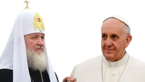 ÎNTÂLNIRE ISTORICĂ. Papa Francisc, faţă în faţă cu Patriarhul Kirill, pe aeroportul din Havana