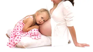 Femeile infertile ar putea apela la mame surogat, de maximum 35 de ani - proiect