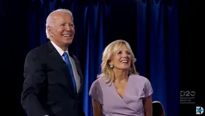 Joe Biden a acceptat nominalizarea la alegerile prezidenţiale şi promite să încheie 