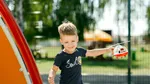 Copilul tău se joacă singur? Nu înseamnă neapărat că este singuratic. Ce au descoperit cercetătorii