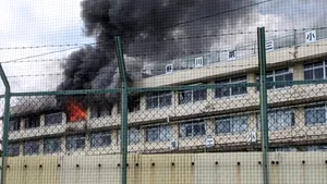 Incendiu la o școală din Tokyo. Aproape 300 de elevi și profesori au fost evacuați, mai multe persoane au fost salvate de pompieri