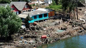 Tsunami din Constitucion înregistrat de un tânăr cu telefonul mobil - VIDEO