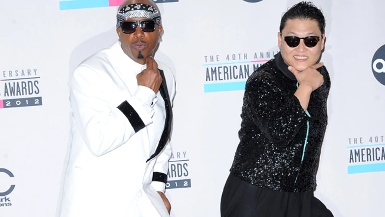 American Music Awards 2012: Cum au apărut vedetele pe covorul roşu - GALERIE FOTO