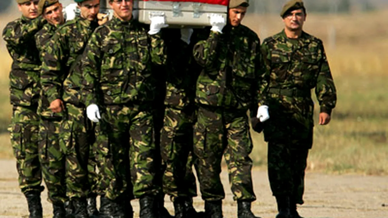 Sicriul cu trupul militarului mort în Afganistan a ajuns la Câmpulung Muscel (Video)