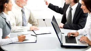 TOPUL salariilor: doar în Bucureşti şi în patru judeţe se câştigă mai mult decât media naţională