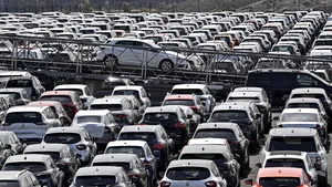 APIA: Înmatriculările de autoturisme noi au crescut luna trecută cu 61,7%, faţă de iunie 2023