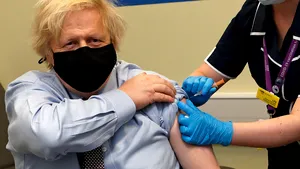 Boris Johnson s-a vaccinat cu serul produs de AstraZeneca: ”Nu am simţit nimic”