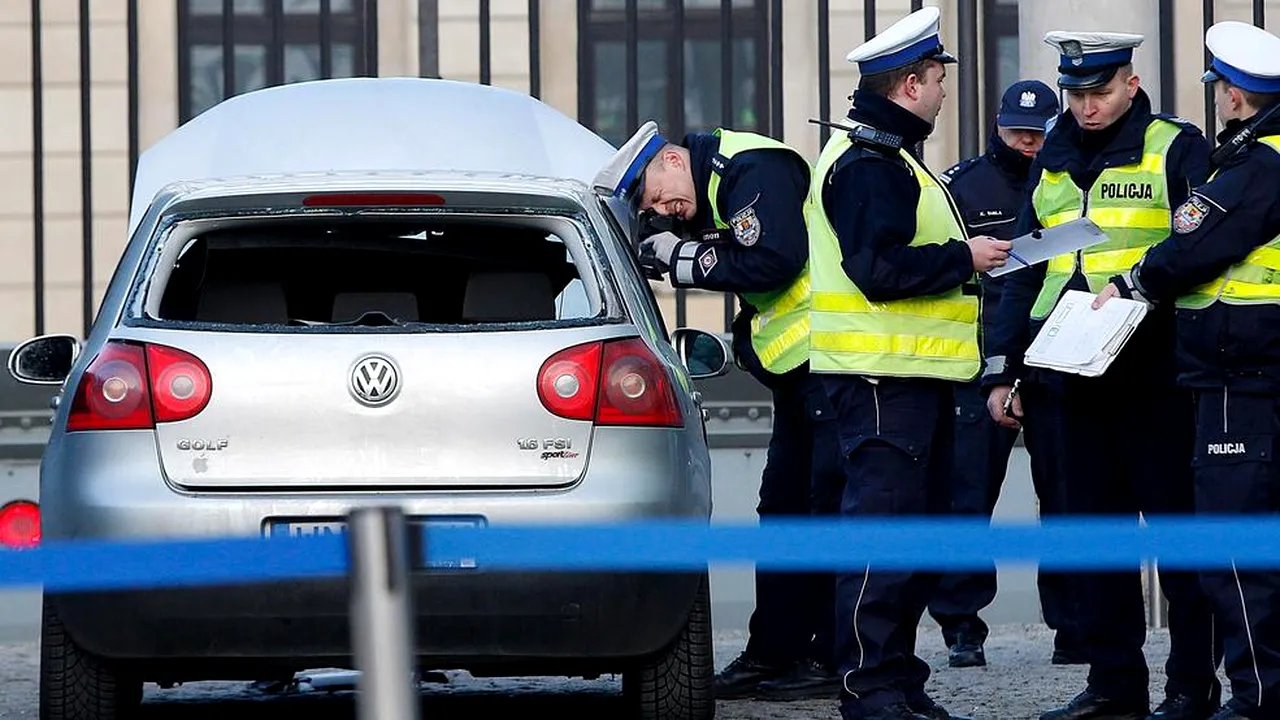 Un bărbat a intrat cu maşina în bariera de metal din faţa Palatului prezidenţial din Varşovia