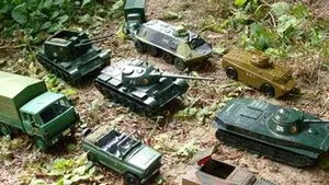 Rusia ironizează NATO: Fotografii cu tancuri de jucărie, postate pe Twitter - FOTO