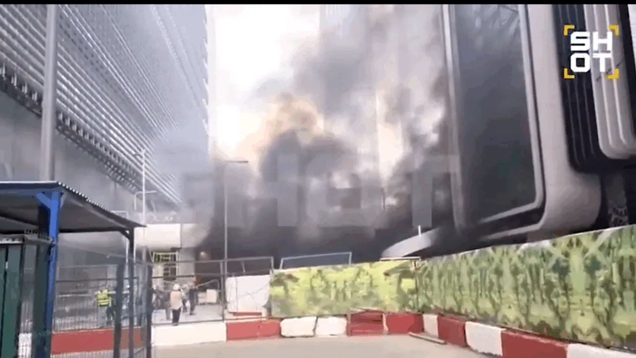 Incendiu izbucnit în parcarea unui mall din Moscova