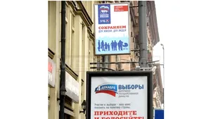 Afişele partidului lui Vladimir Putin, identice cu afişele oficiale care îndeamnă populaţia la vot